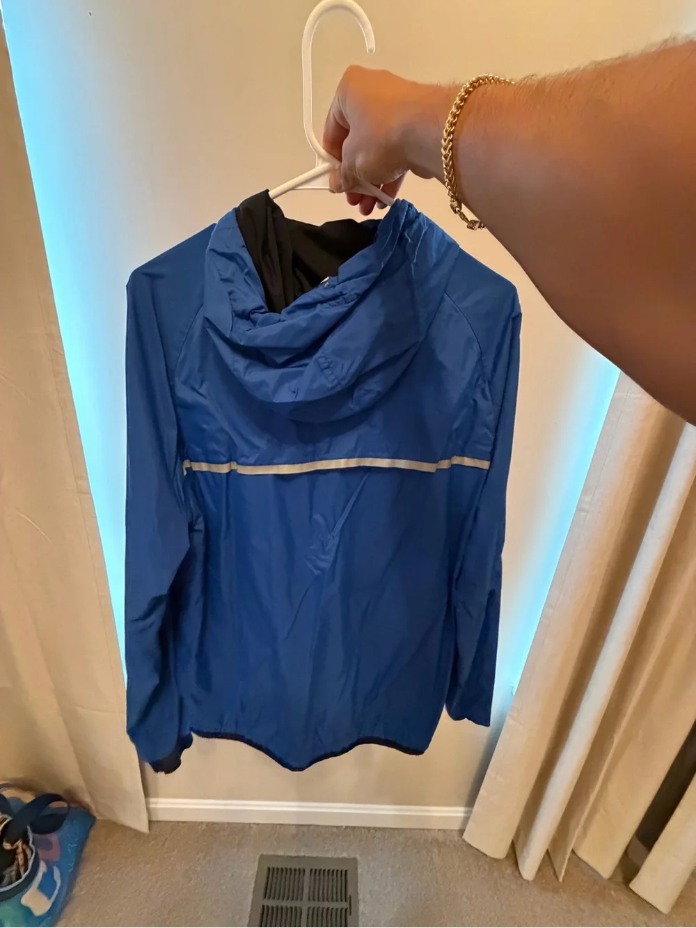 Fourlaps Men’s Medium Blue Hooded Running Windbreaker Jacket